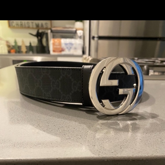 Brand new Gucci Belt. Worn twice. Have Gucci box and receipt to show it’s real - Picture 4 of 5